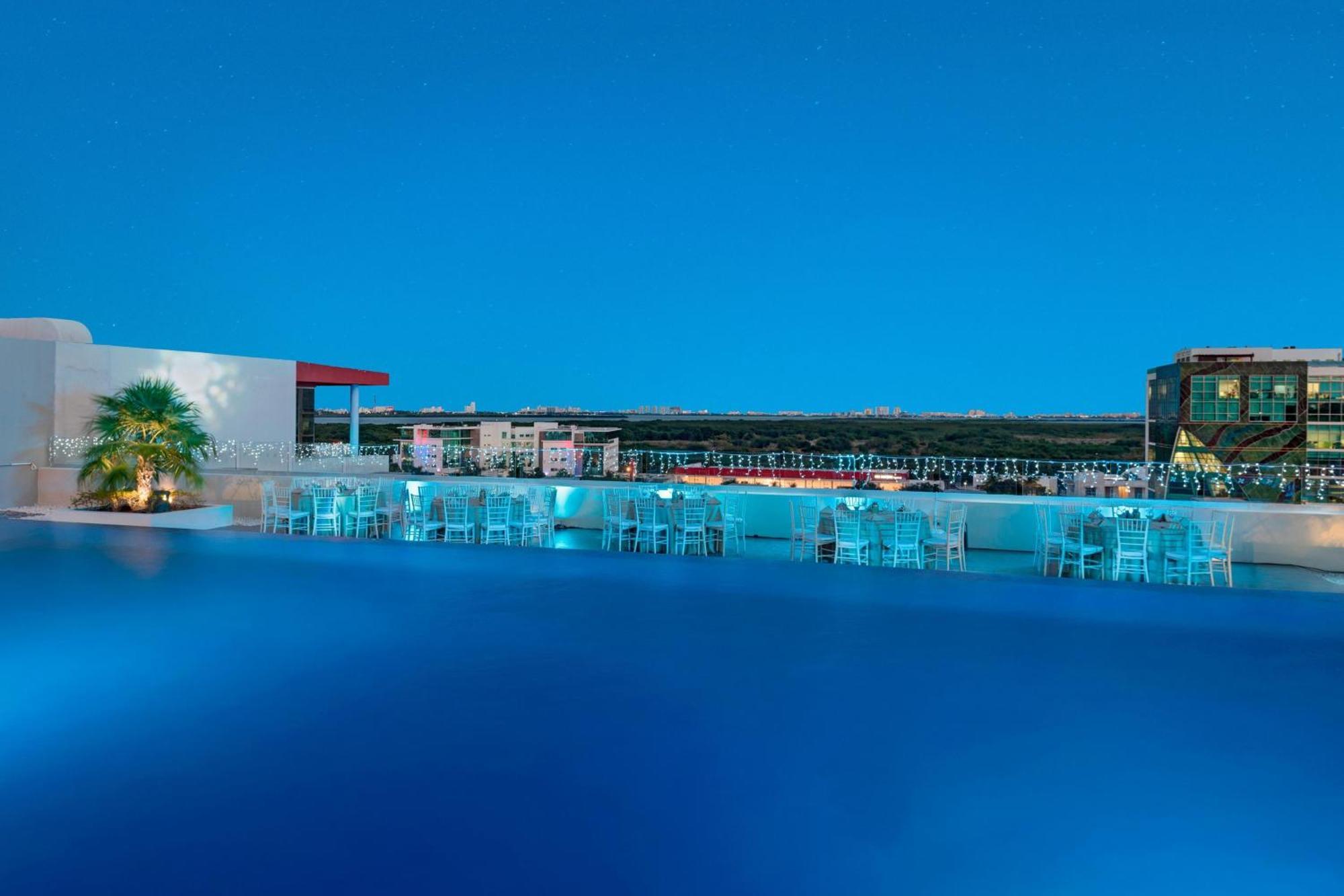 Four Points By Sheraton Cancun Centro Exteriér fotografie